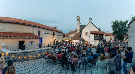 XOD-PRESS-Eva Boto – OBARVAJ SVET Z LJUBEZNIJO-5